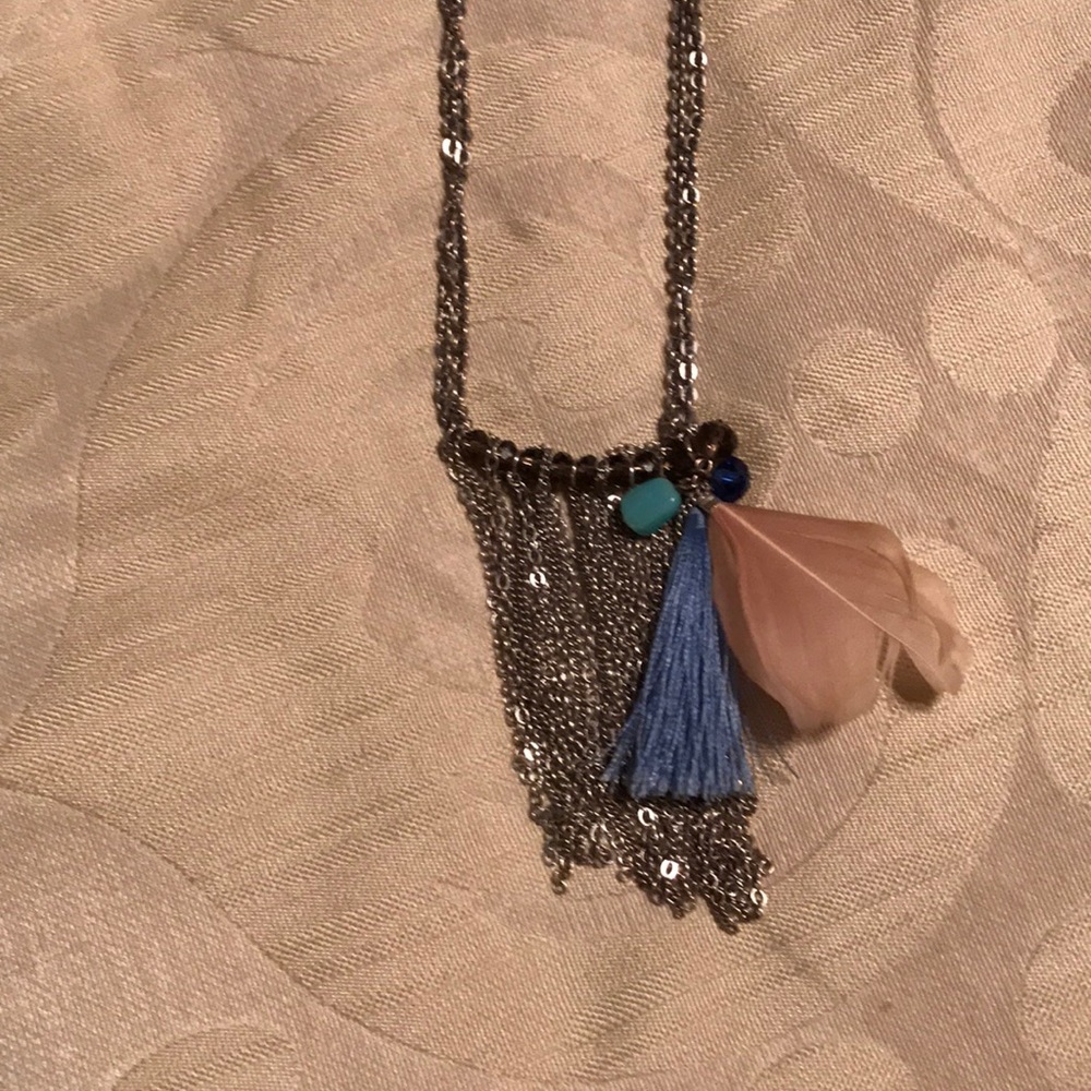 ❤️❤️cute necklace with tan, blue feathers